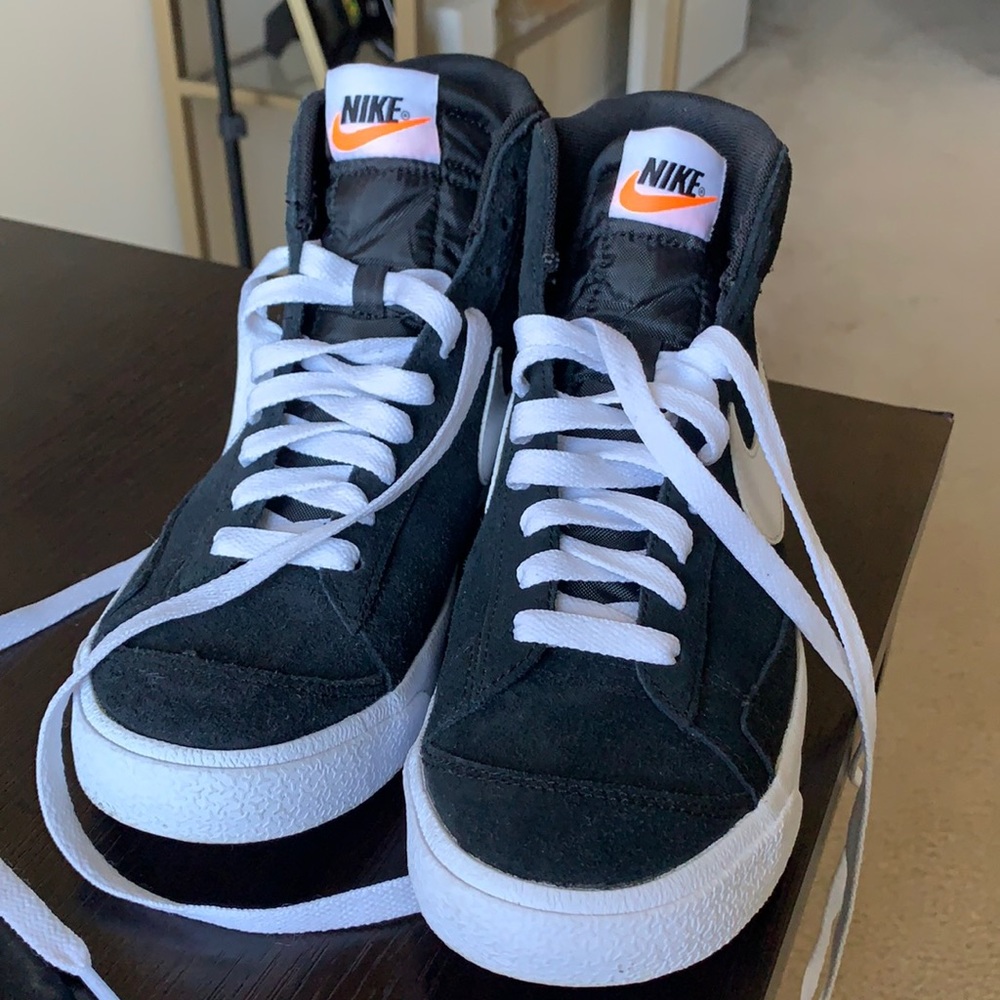 6.5Y/size 8 women - Nike Blazers